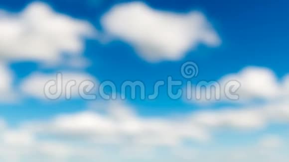 蓝天上模糊的时间流逝的云视频的预览图