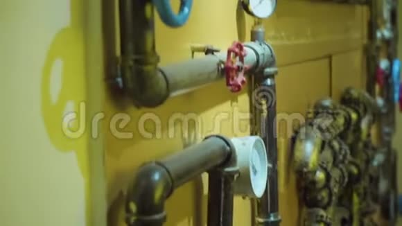 供水用金属管的照片视频的预览图