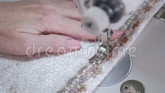 缝纫机的针缝织物视频的预览图