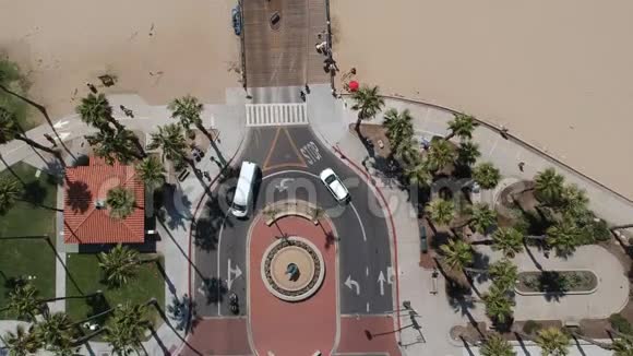 海豚喷泉和斯特恩斯码头圣巴巴拉加州视频的预览图