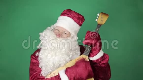 圣诞老人从事音乐视频的预览图