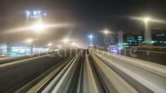 迪拜阿联酋2017年5月火车即将到达进入迪拜的地铁站是一个城市是阿拉伯联合共和国的酋长国视频的预览图