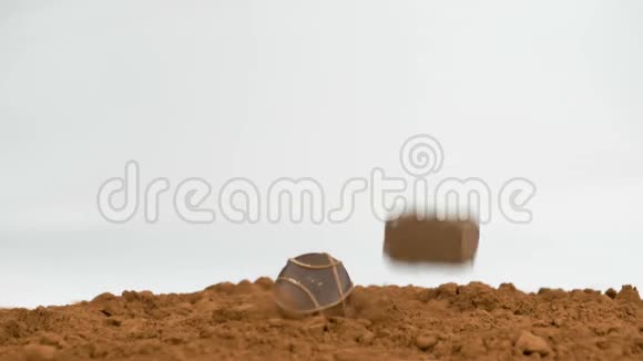 巧克力朊蛋白落在可可中视频的预览图
