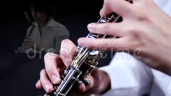 双簧管音乐蒙太奇视频的预览图