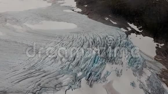冰川山谷的空中景色视频的预览图