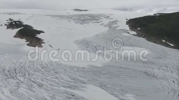 冰川山谷的空中景色视频的预览图