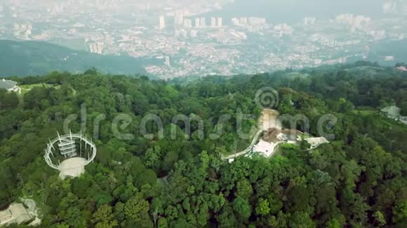 马来西亚槟城山生境公园的鸟瞰图背景为乔治敦视频的预览图