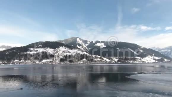 从奥地利城市Zellam的景色看过Zell湖视频的预览图