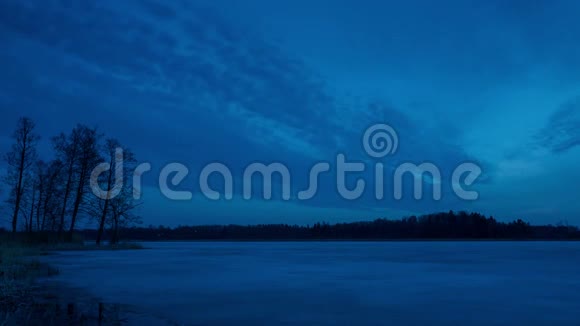 在瑞典斯堪的纳维亚欧洲美丽的4k延时视频美丽的自然和景观在春天黄昏的晚上视频的预览图