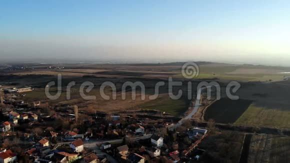 保加利亚小村庄的鸟瞰图视频的预览图