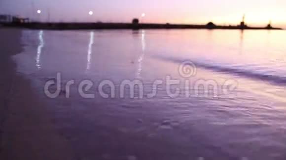在晨海散步视频的预览图