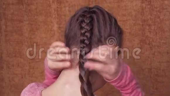 儿童的发型视频的预览图