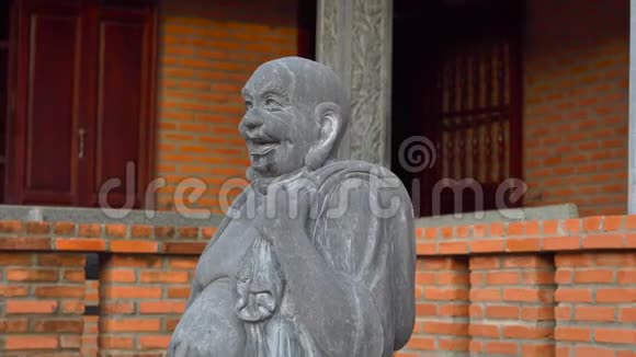越南PhuQuoc岛HoQuoc塔佛教雕像拍摄视频的预览图