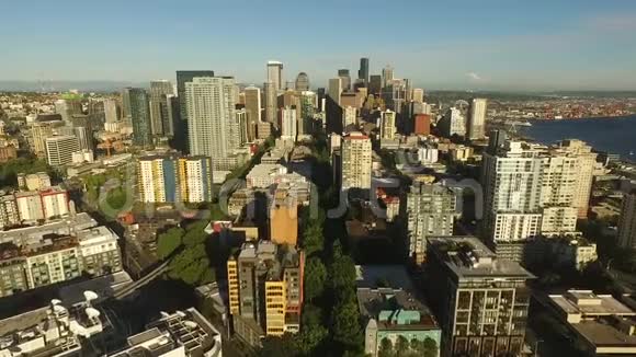 西雅图市中心的建筑建筑华盛顿航空飞越视频的预览图