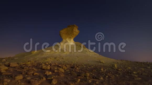 卡塔尔沙漠石夜月无热沙视频的预览图