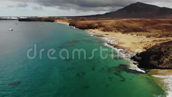 兰萨罗特岛帕帕加约海滩风景视频的预览图