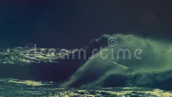 洋浪海啸浪飓风台风视频的预览图