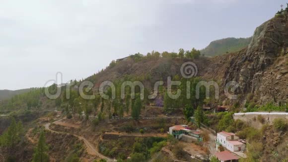 从Tejeda的角度看山脉和蜿蜒的道路视频的预览图