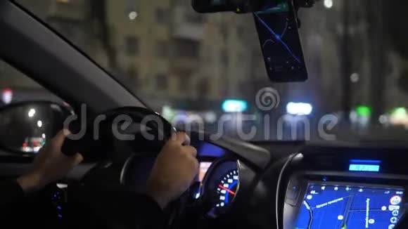出租车夜城司机红绿灯视频的预览图
