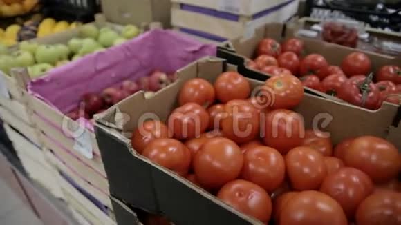 商店里的番茄视频的预览图