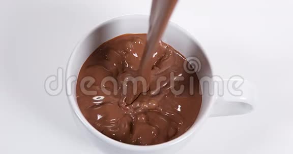巧克力倒入碗里视频的预览图