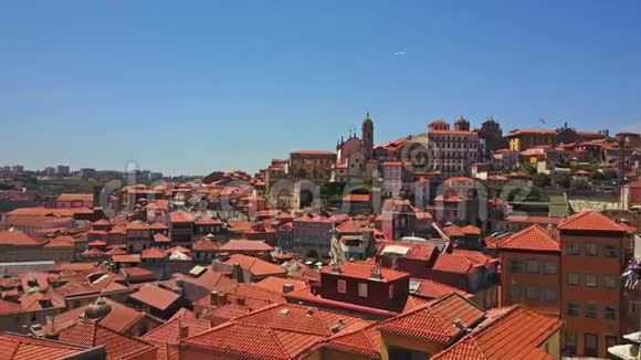葡萄牙波尔图美丽的建筑红色屋顶老建筑视频的预览图