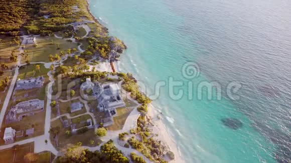 海滨的空中景色视频的预览图
