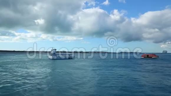 巴哈马帆船和浮水滑板车视频的预览图