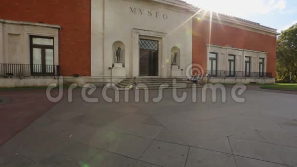 毕尔巴鄂美术馆入口西班牙旅游胜地晴天视频的预览图