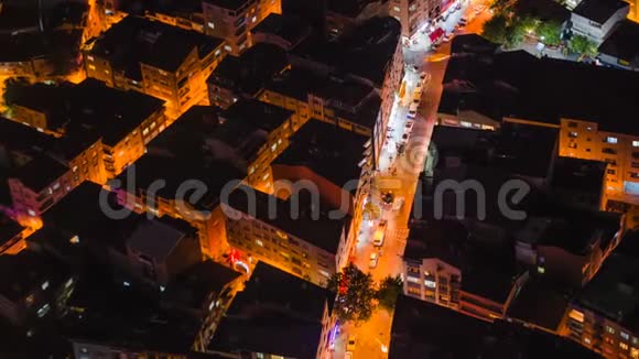 伊斯坦布尔街的时间推移屋顶景观夜间交通视频的预览图