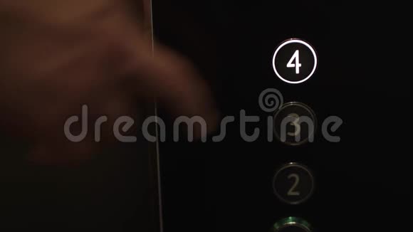 电梯按钮向上推视频的预览图