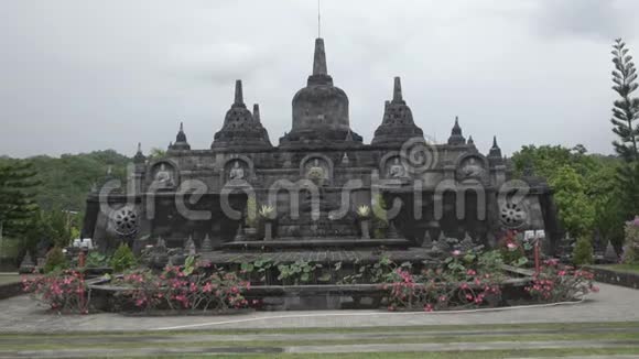 布拉马维哈拉阿拉姆佛教寺院印度尼西亚巴厘视频的预览图