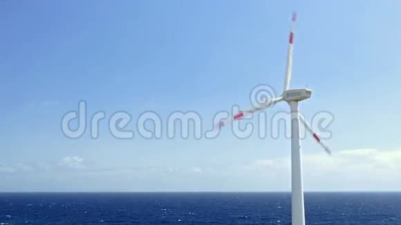 风力涡轮机海滨视频的预览图
