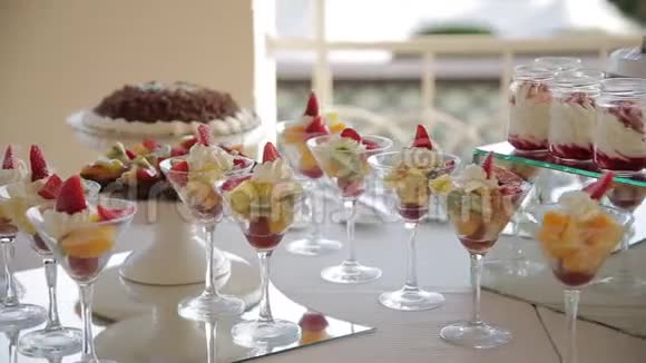 婚礼上的糖果棒很棒视频的预览图