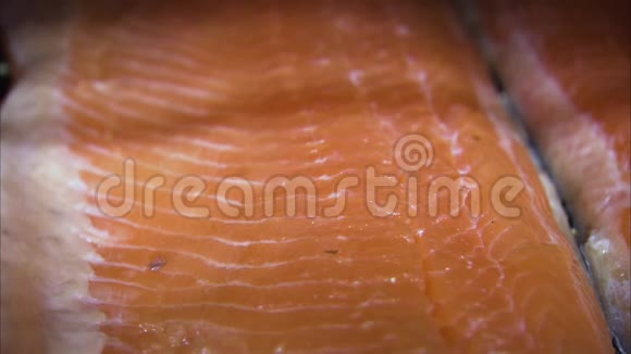 接近熏鲑鱼肉视频的预览图