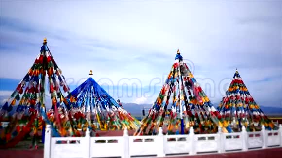 藏旗宝塔寺庙和宗教建筑视频的预览图