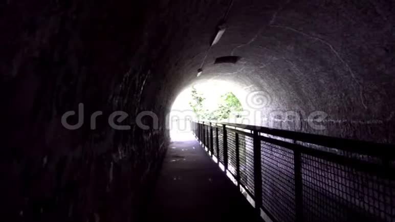 柏林隧道慢动作视频视频的预览图