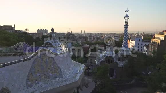 巴塞罗那现代建筑巴塞罗那高迪公园的高景视频的预览图