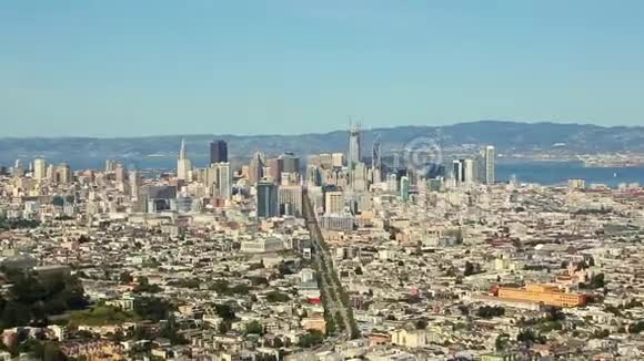 在旧金山市中心的高角度变焦视频的预览图