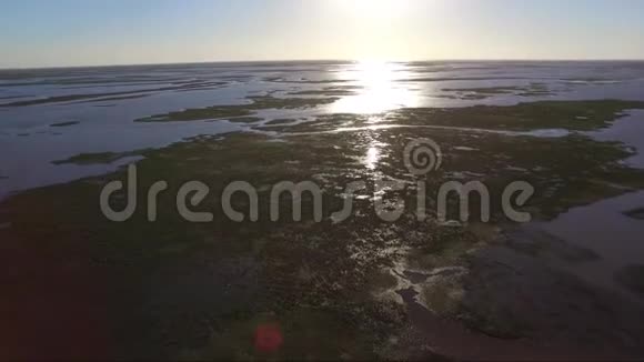 空中拍摄的维多利亚附近的巴拉那河视频的预览图