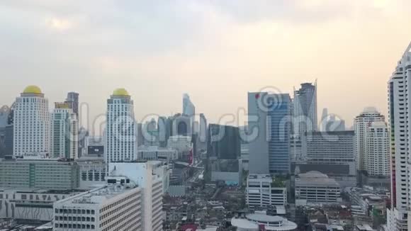 曼谷市中心的鸟瞰图房地产开发亚洲智慧城市金融区和商业中心视频的预览图