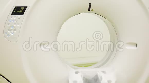 现代医院磁共振成像MRI扫描视频的预览图