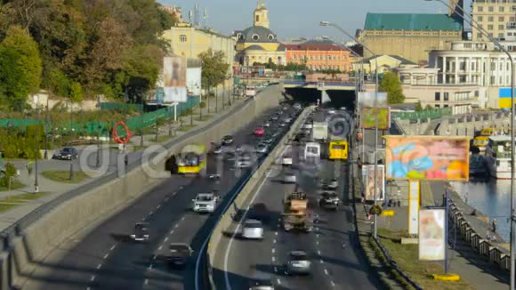 汽车高速公路的移动视频的预览图