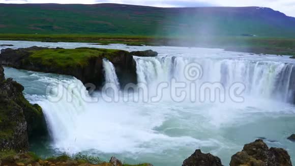 美丽的Godafoss瀑布和Skjalfandafljot河景观视频的预览图