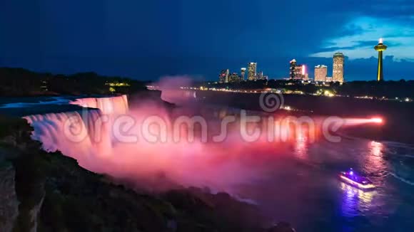 尼亚加拉大瀑布夜晚被五颜六色的灯光照亮时间流逝视频的预览图