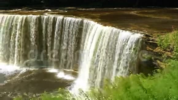 塔夸梅农瀑布视频的预览图