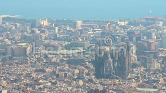 巴塞罗那现代建筑中的全景SagradaFamily视频的预览图