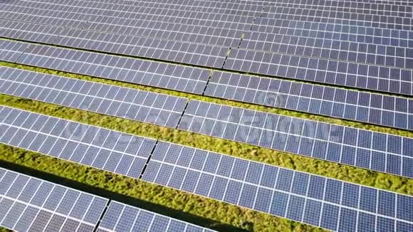 可再生和可持续的太阳能电池板视频的预览图