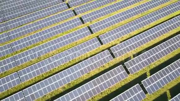 太阳能电池板和可再生能源农场视频的预览图