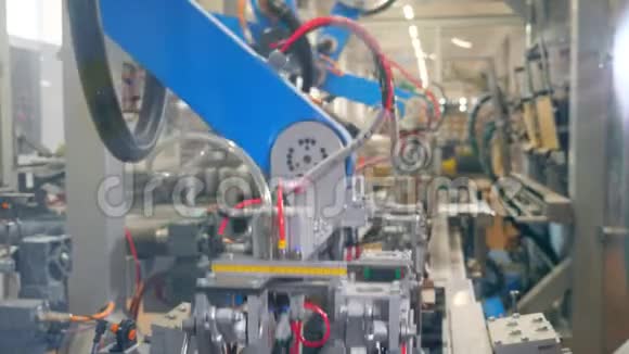 工厂机器是包装纸箱视频的预览图